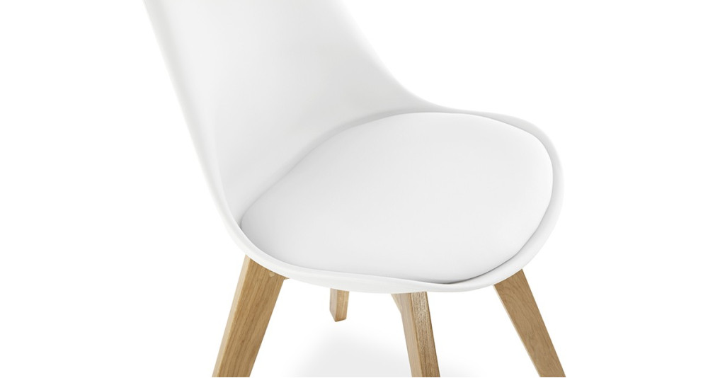 Chaise de repas blanche avec pieds chêne esprit scandinave Swevik