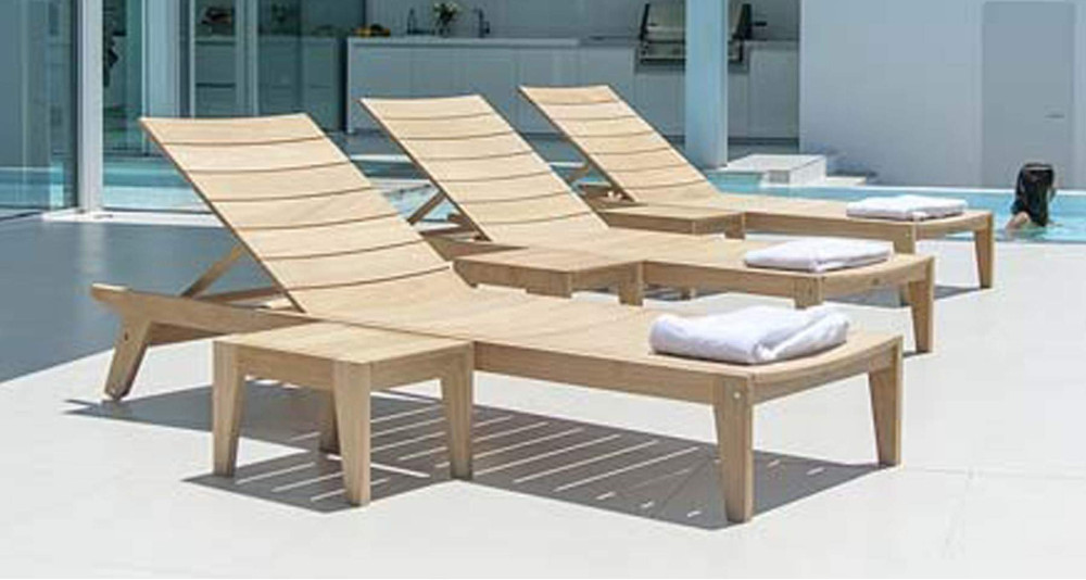 Petite table basse pour bain de soleil en bois de Roble