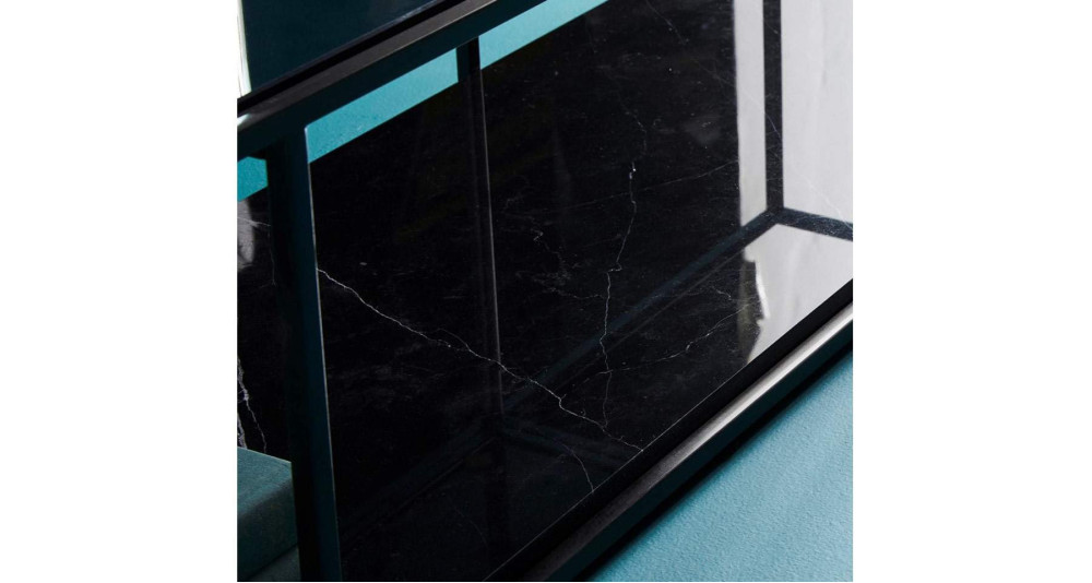 Table basse en verre et en marbre noir - Signature