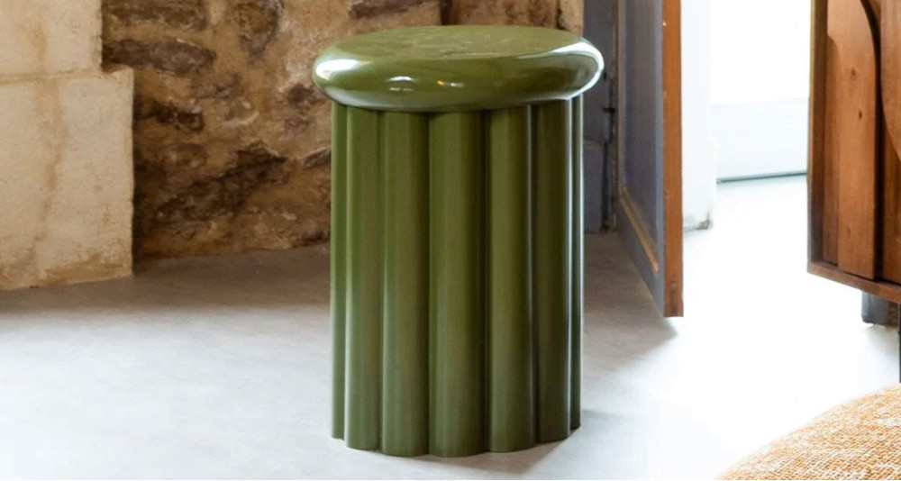Bout de canapé colonne cannelé vert Blora