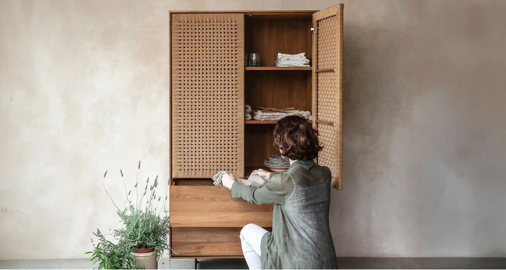 Vitrine en teck recyclé et portes en cordes Cora