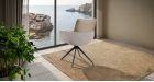 Lot de 2 fauteuils de repas en cuir Eva - beige - vue de dos - ambiance
