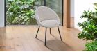 Lot de 2 chaises enveloppantes en tissu avec pieds métal Lilou- ambiance - vue de face - blanc crème