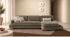 Canapé d’angle convertible avec méridienne profonde Arno - vue de face - ambiance