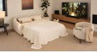 Canapé convertible Rapido compact à accoudoirs fins Ubeda - tissu beige - vue déplié - ambiance  - 2