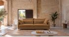 Canapé scandinave avec traversins Velvet - tissu moutarde - vue de face - ambiance