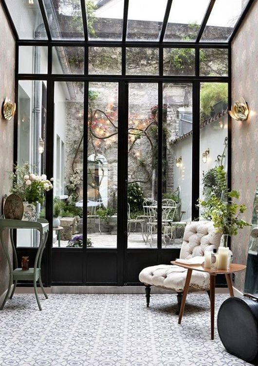 Déco : portes et fenêtres en noir