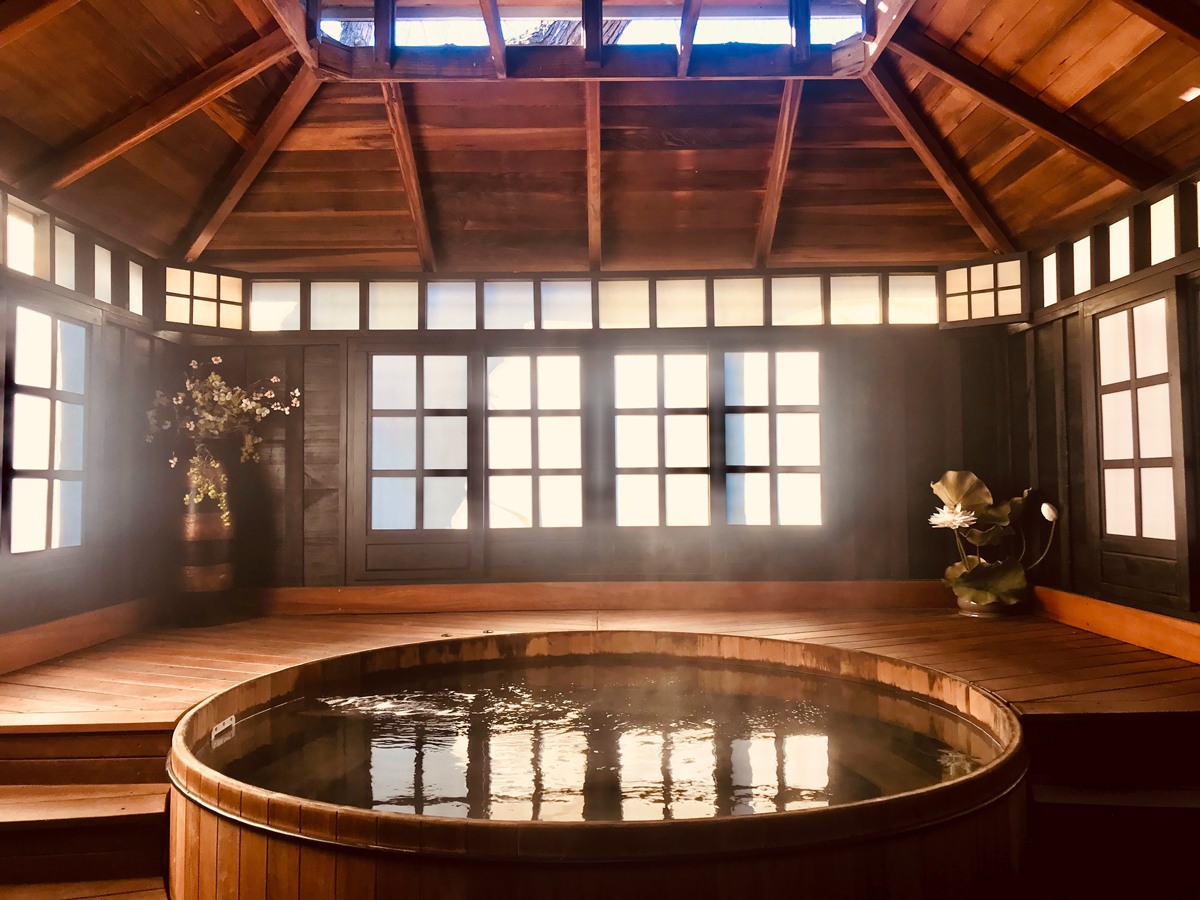 Spa et sauna nordique ou japonais ambiance traditionnelle