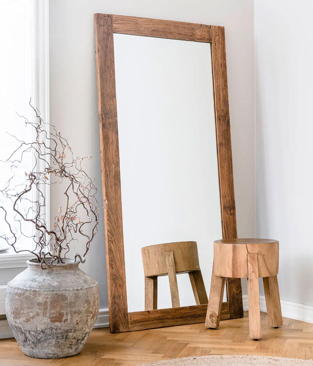 Miroir en teck décoration bohème avec du bois