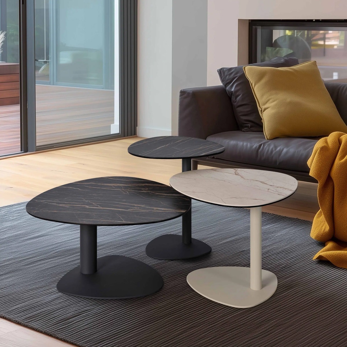 Table basse pétale par Girardeau