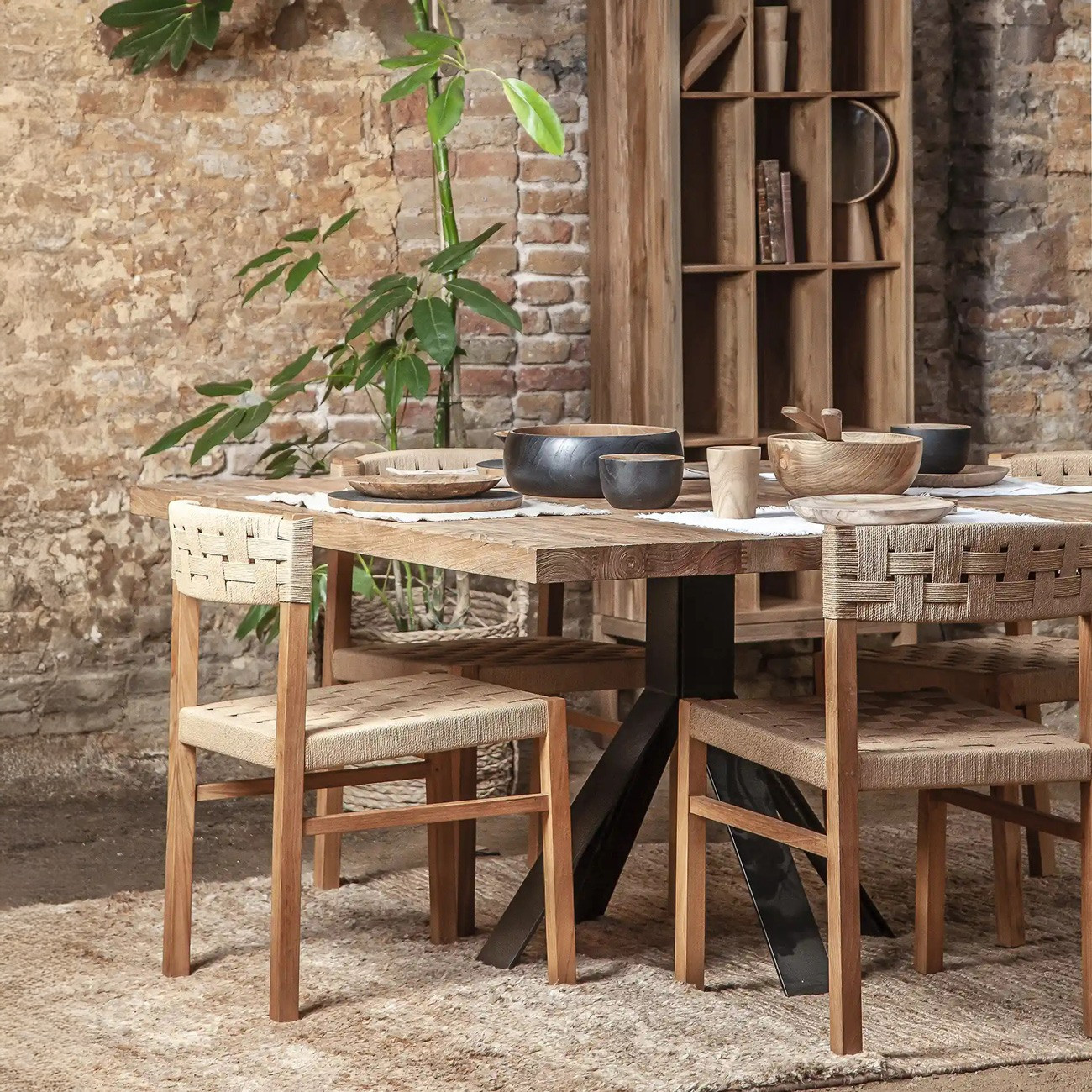 Table Jati carrée en teck recyclé Dareels